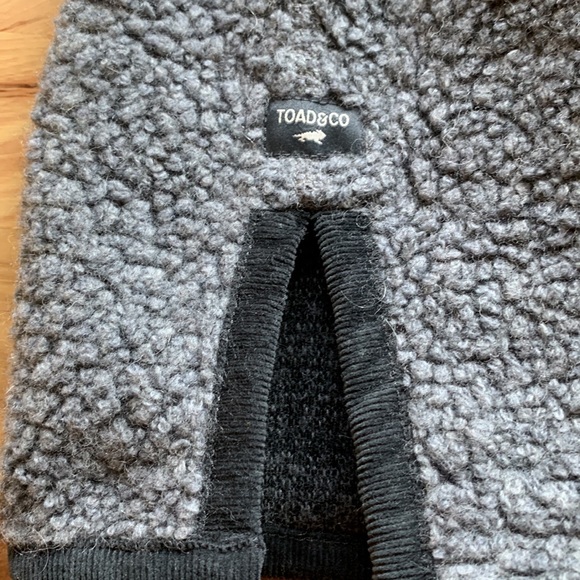 Toad & Co pullover. - Picture 10 of 10